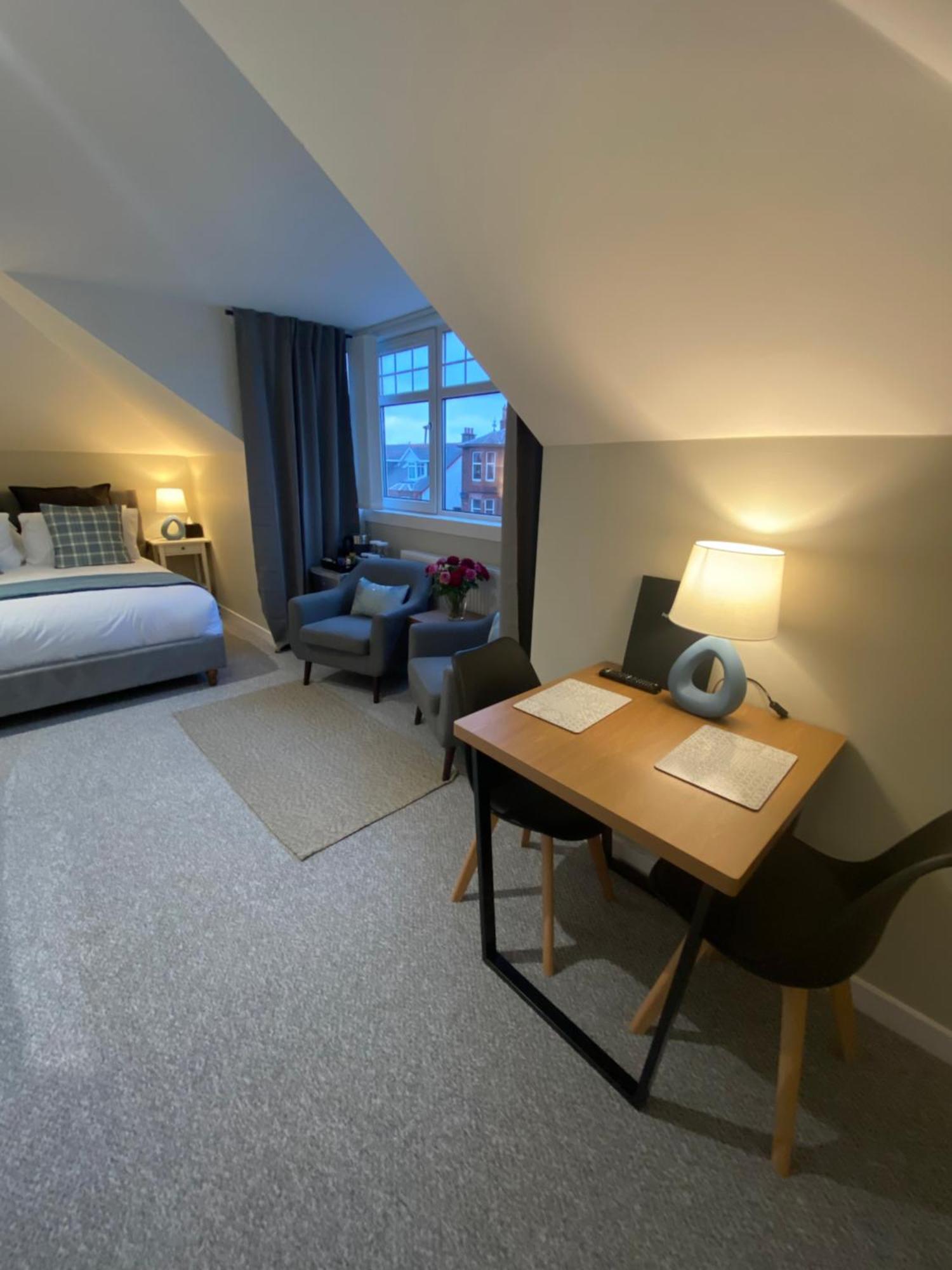 Peacock Guest House Largs Dış mekan fotoğraf